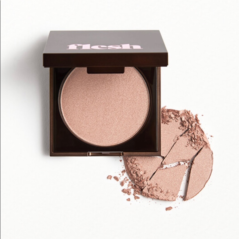 Peachy Bronze Flesh Highlighting Powder ✨ 🍑 in Lift NWT